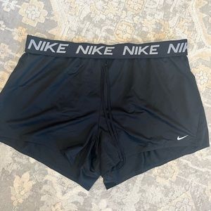 Nike Women’s 2x Athletic Shorts